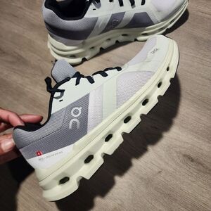 On Cloud Runner 7.5 Womens Shoes
